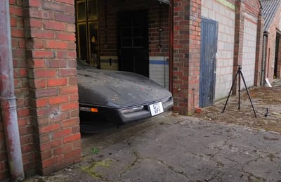 After 30 years abandoned, this rare manual Corvette C4 finally gets a shot at life