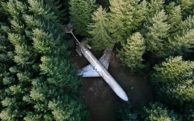 Oregon man bought an entire Boeing 737 from a salvage yard just to live in it