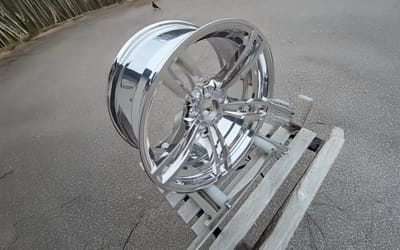 Watch wheel be polished in the most spectacular way, the end result is so satisfying