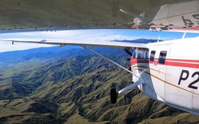 Pilot pulls off one of the world's most difficult landings in very unique hillside setting