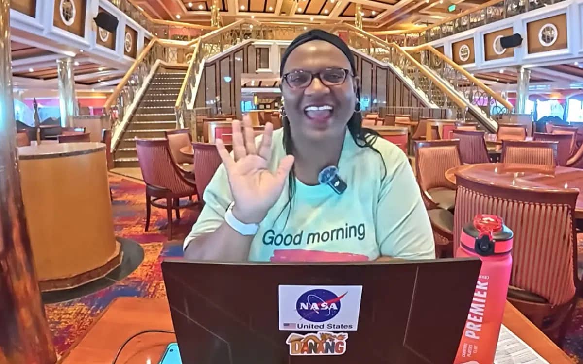 woman-who-lives-full-time-on-cruise-ships-shares-how-much-it-costs-her